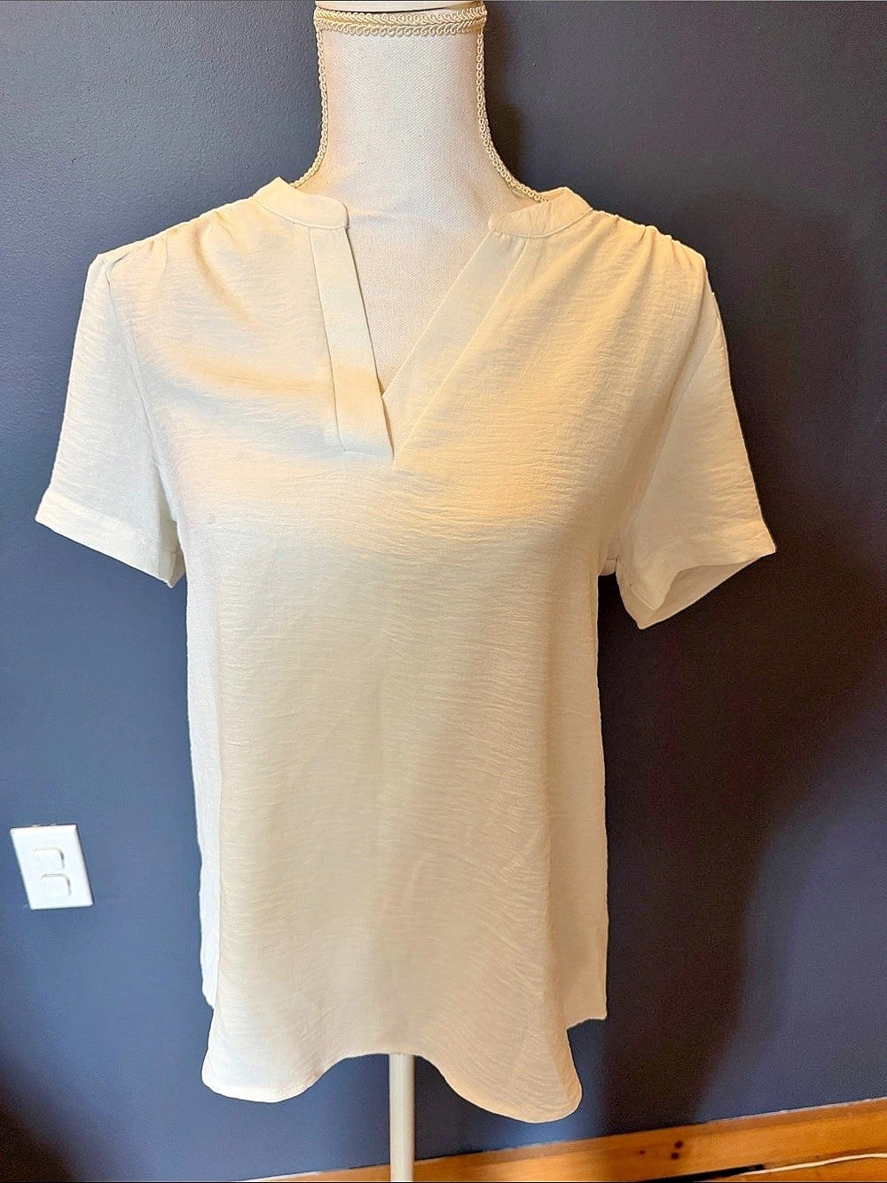 Michele Short Sleeve Blouse in White Size Small Like New